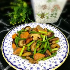 蒜苔香菇炒烤鸭肉